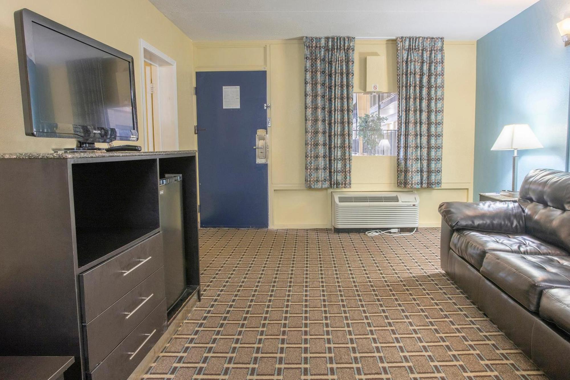 OYO Hotel Knoxville TN Cedar Bluff I-40 Exterior foto